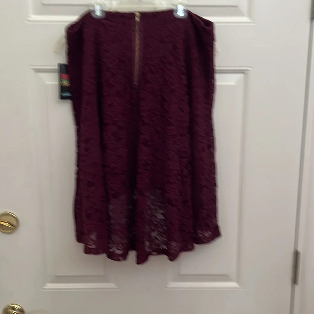 American Rag Women’s Maroon Lace Overlay Skirt.  XL NWT